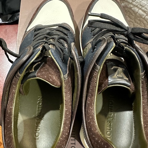 Louis Vuitton - Picture 5 of 7